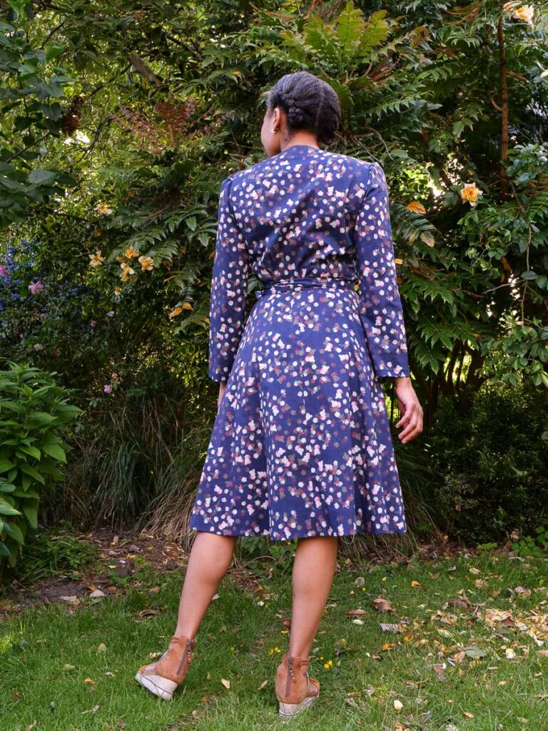 Vintage VOGUE 1549 Sewing Pattern WRAP DRESS Review - saturday night stitch - a UK sewing blog