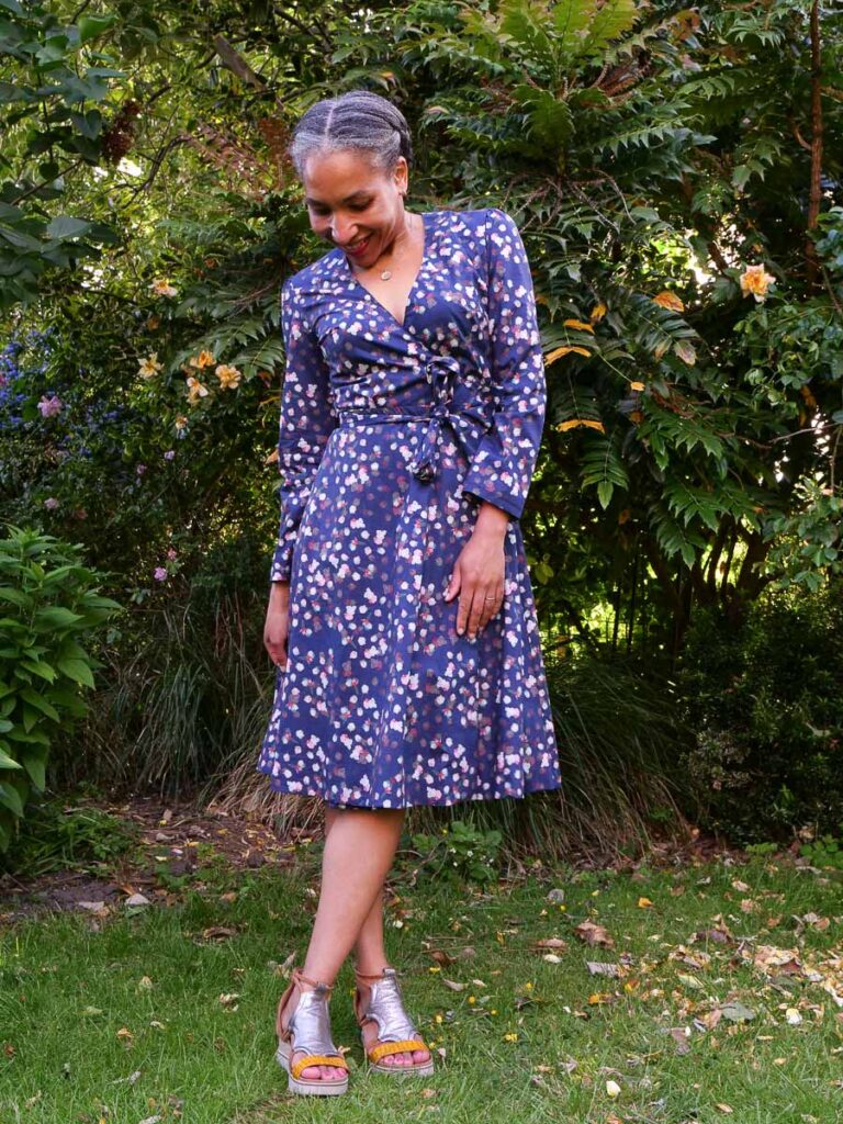 Vintage VOGUE 1549 Sewing Pattern WRAP DRESS Review - saturday night stitch - a UK sewing blog